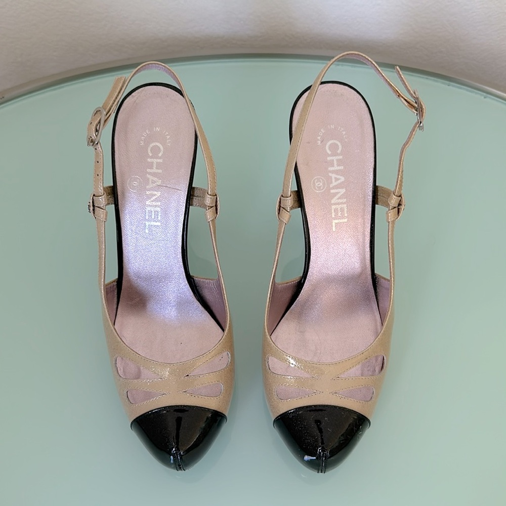CHANEL Vintage Slingback Pumps 2009 Collection Patent Leather CC Logo Size 8 1/2